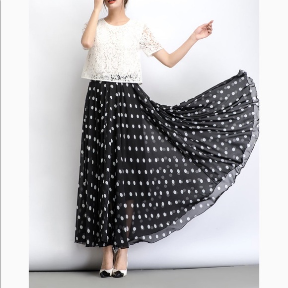 Dresses & Skirts - ✨LAST ONE✨PARIS ✨Polka dot pleated skirt